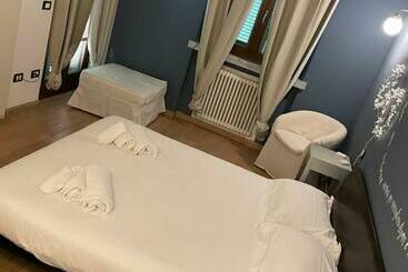 펜션 Elegante Camera Matrimoniale Con Balcone A 500 Mt Dal Mare