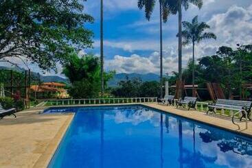 پانسیون Room In Lodge   Family Cabin With Lake View
