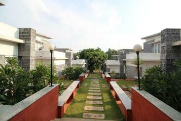 Курорт La Flora Cloud 9 Yelagiri