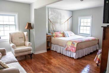 Общежитие The Jypsy Inn Journey Apartment Muskoka