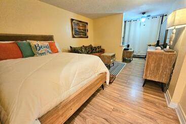 מלון דירות Oceanfront Escape With Balcony And Heated Salt Water Pool Sleeps 4