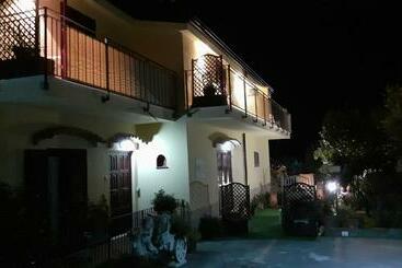 Green Paradise Holidays Villa Apartment