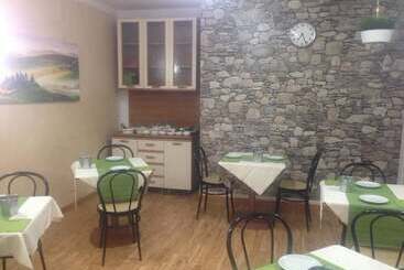 בית מלון כפרי 2000