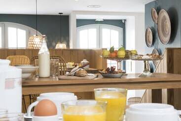 هتل Auberge De La Commanderie