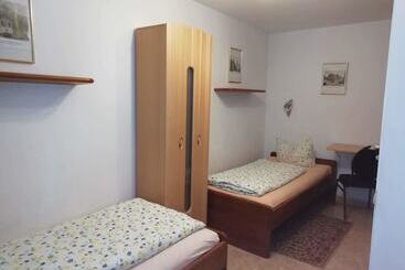 هتل Hostel Heinzelmännchen