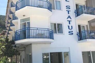 בית מלון כפרי Status