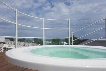 ホテル Trampolines Suite