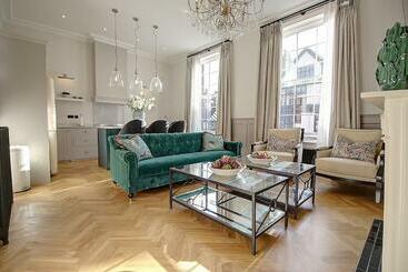 Апарт-отель Ch1 Boutique Stays Roman Bath Suite