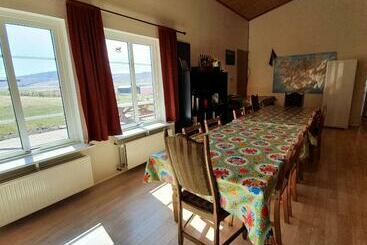 پانسیون Hvammur 2 Guesthouse Red House