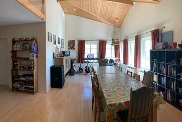 پانسیون Hvammur 2 Guesthouse Red House