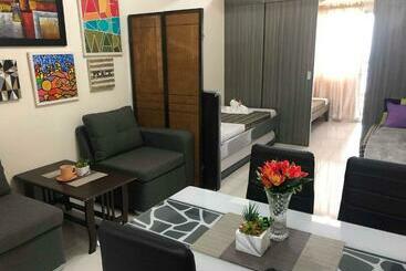 Апарт-отель Affordable Condo Unit In Metro Manila With Balcony