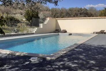 ペンション Gîte L Escoussou Au Calme, 6p, 4ch, 130m2, Charme Et Nature, Piscine Chauffée, Sud Ardèche