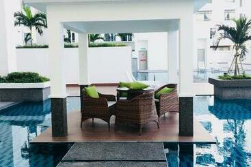 پانسیون Pinnacle Tower Apartment Stay By Feel Suites