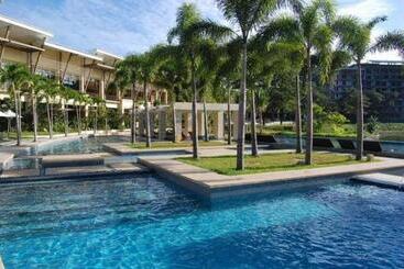 מלון דירות Pico De Loro Resort Condotel