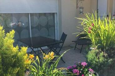 ベッドアンドブレックファースト Les Charmilles