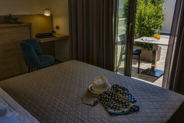 민박 10 Catalani Rooms