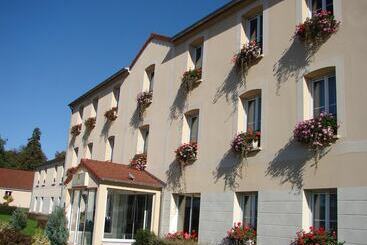 Brit Hotel Châteaudun