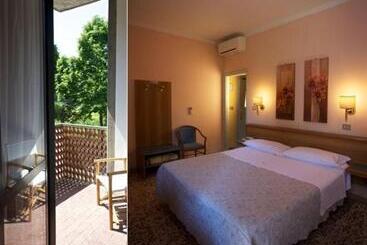 בית מלון כפרי Astor