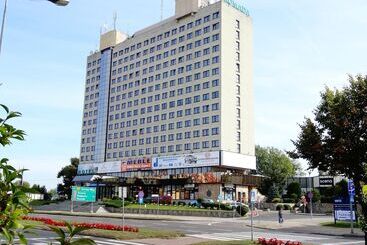 Отель Gromada Pila