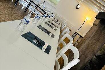 هتل Logis Le Passiflore Cognac