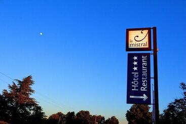 호텔 Logis Hôtel Le Mistral   Restaurant   Montélimar Sud