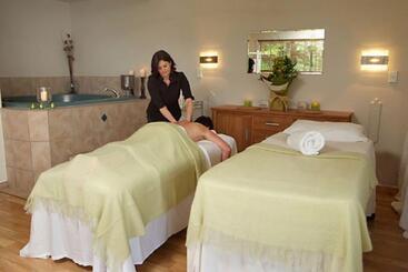 Отель Silver Fern Rotorua Suites & Spa