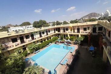 Отель Moon Lake