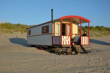 אתר נופש Pipowagen Op Het Strand