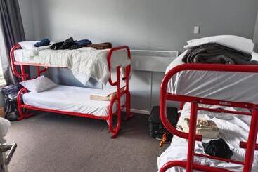 هاستل Lakeside Backpackers