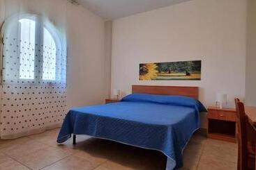 מלון דירות Catona House