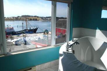 فندق Brigantine Inn & Suites