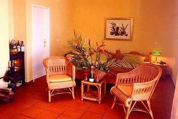 Inn & Art Cottage