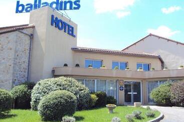 Отель Inspiration By Balladins Villefranche De Rouergue