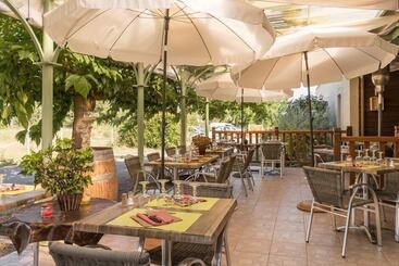 בית מלון כפרי Logis Hôtel Les 3b
