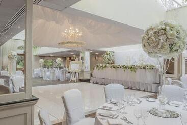 Отель Orsett Hall