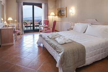 Отель Santamaria Langhe