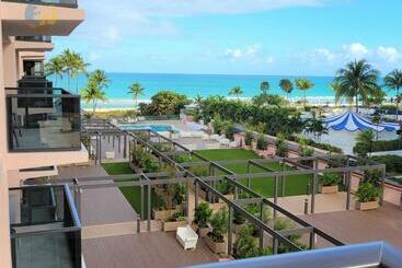 هتل آپارتمان Deluxe Beach Resort - Hora Rentals