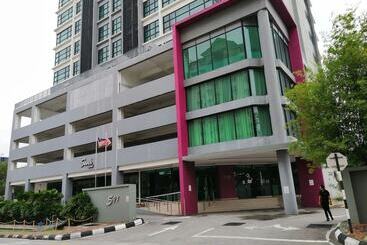 호텔 Nexus Regency Suites &