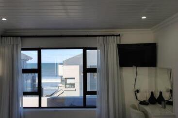 בקתות Bay Lodge On The Beach