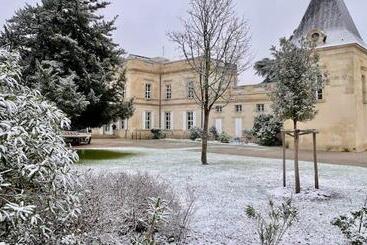 ビラホテル Logis Hotel Noemys Gradignan