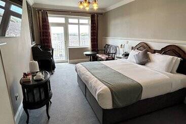 فندق Lakeside Manor