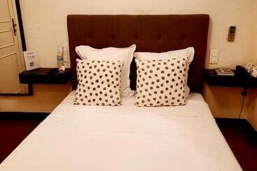 هتل Logis Hôtel Restaurant De Provence