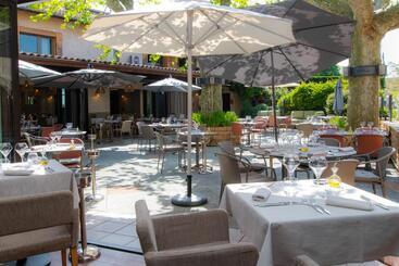 ホテル Logis Hôtel Tante Yvonne & Son Restaurant Semi Gastronomique   Lyon Nord