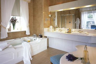 Отель Longueville House