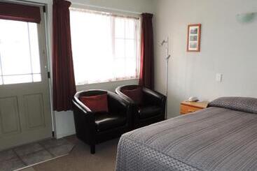 مُتل Asure Gables Motor Lodge