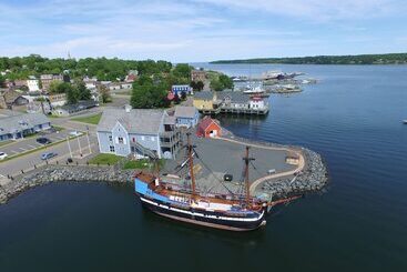 The Lionstone Inn Motel And Cottages