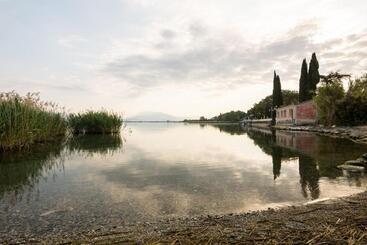 Отель Aquila D Oro Desenzano