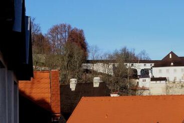 Mini Hotel Abraka & Apartments