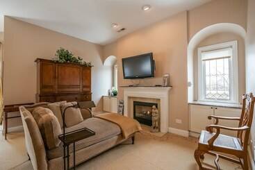 Harvey House Bed & Breakfast