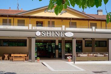 فندق Albergo Shine